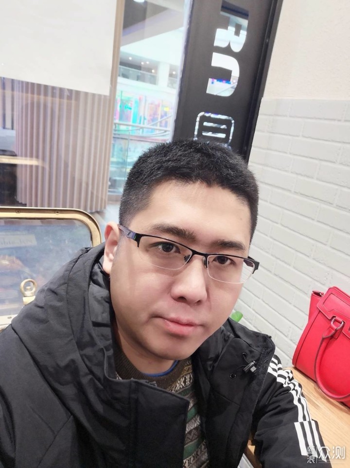 台湾大叔参观大陆华为手机华为怎么把app加入白名单