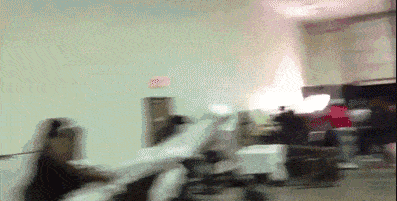 窝蜂版苹果手表怎么打电话:搞笑GIF：女汉子你都敢惹？活腻了吧！