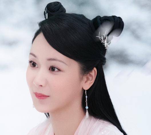 青苹果影换世之恋普通版:当女星遇上“牛角包”发型，杨紫清新，松韵俏皮看到热巴：打扰了