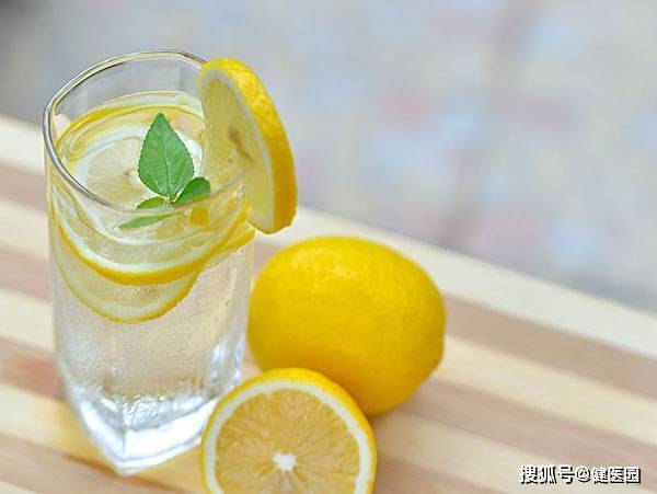 怎么做柠檬泡水儿童版苹果:柠檬水能补充多少维C？应该怎么喝？