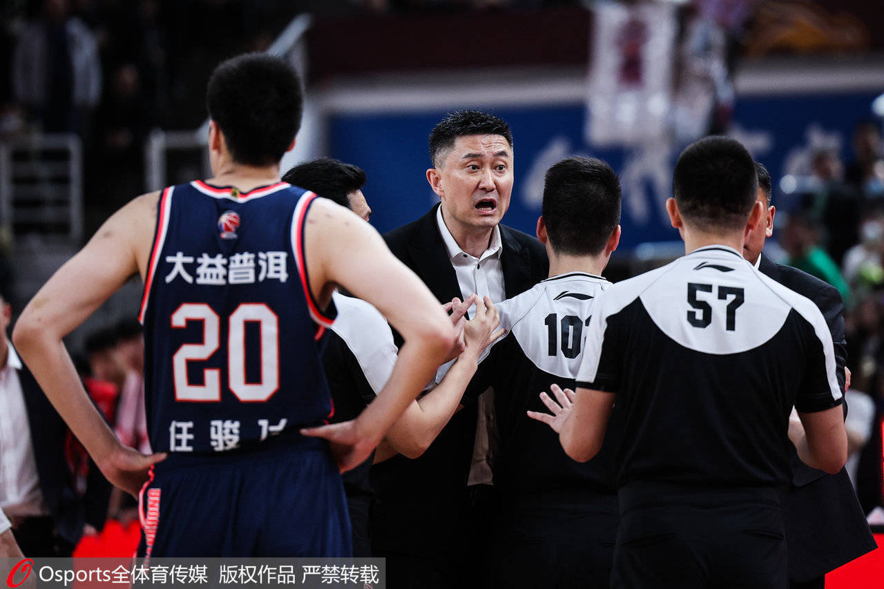 破解版黑洞加速器苹果下载:CBA官方：杜锋干扰比赛进行，停赛一场+罚款5万元