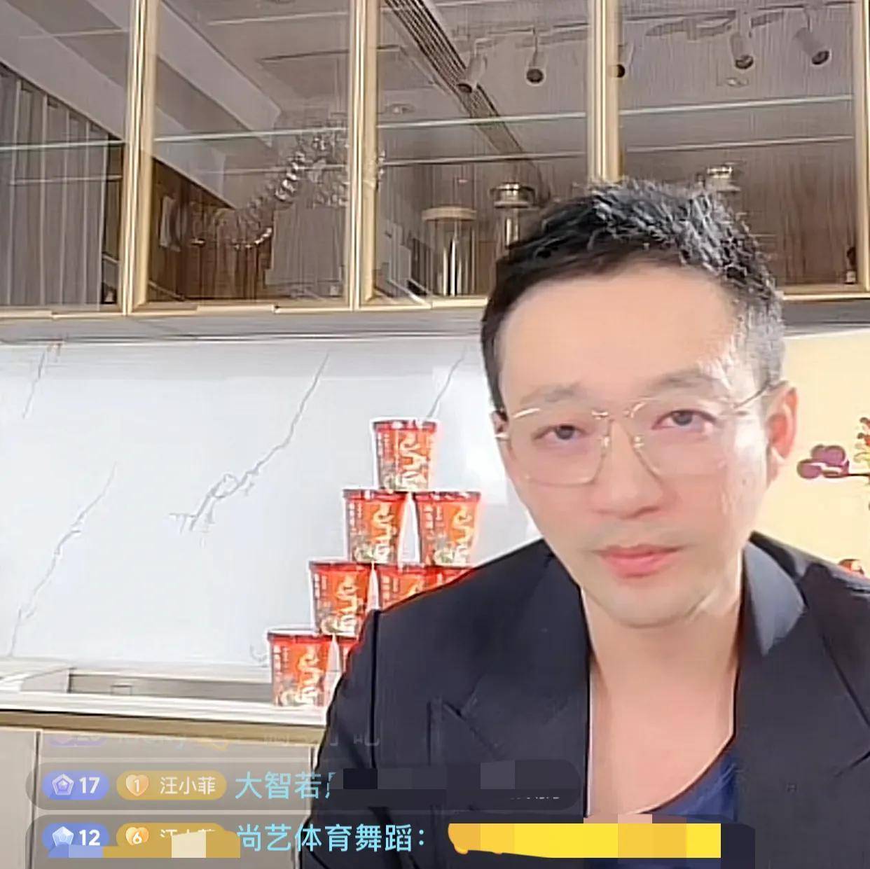苹果版的深夜直播
:为了不公？汪小菲深夜直播崩溃痛哭，被孟贺威胁要举报他和张颖颖的绯闻