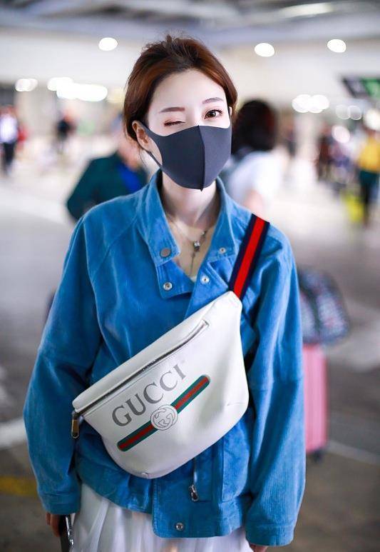 自拍美颜软件苹果版
:乔碧萝过气后不死心，拼命健身漂亮晒自拍，如今成了“颜值主播”？