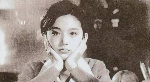 小苹果变态改编版
:琼瑶，没有过不过气的问题：细谈《窗外》与不能上映的改编电影