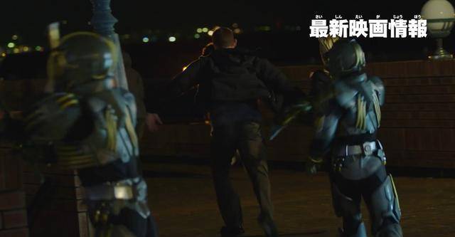 假面骑士版小苹果
:假面骑士01剧场版特报预告：伊甸有望打破假面骑士02不败神话