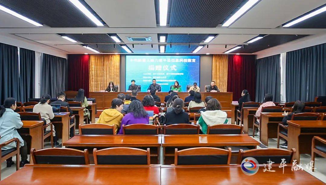 编程软件电脑苹果版
:虚拟机器人点亮学生科技梦