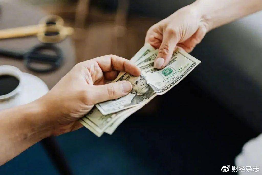 时钟应用推荐苹果版
:金融业降薪有多夸张？到手的钱还要还回去