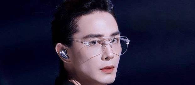 小苹果韩语版中文:李承铉教瑞幸说中文，把工作人员逗笑了，把戚薇气得翻白眼！