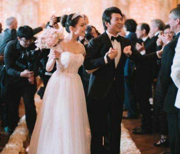 小苹果韩语版中文:继古堡，世纪婚礼后的又一大场面！郎朗新娘颜值实力全方位皆碾压