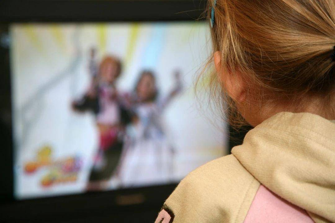 小苹果影视tv版app:芒果超媒的2022年报：一半明媚，一半忧伤