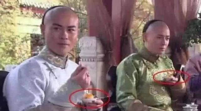 小苹果版包青天:笑到胃疼的穿帮镜头：穿越的迷你果冻我忍，奥特曼的计时器怎么灭了？