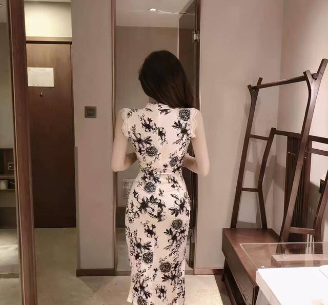 改良旗袍微胖苹果版:穿旗袍该怎么扎头发