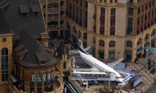 苹果版疯狂餐厅120:武汉：闹市可在737飞机上进餐？富豪为梦想投资3800万，要打水漂