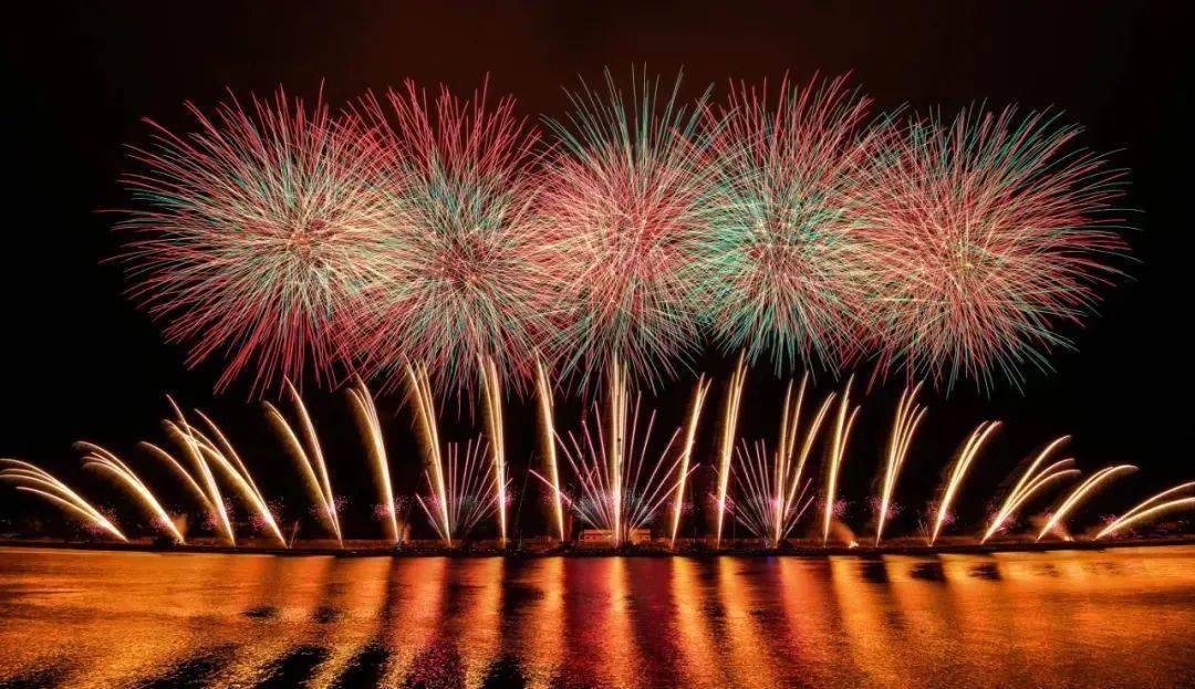 中至乐平苹果版:你会被美哭！高中空、瀑布烟花……明晚佛山这里又有烟花放→