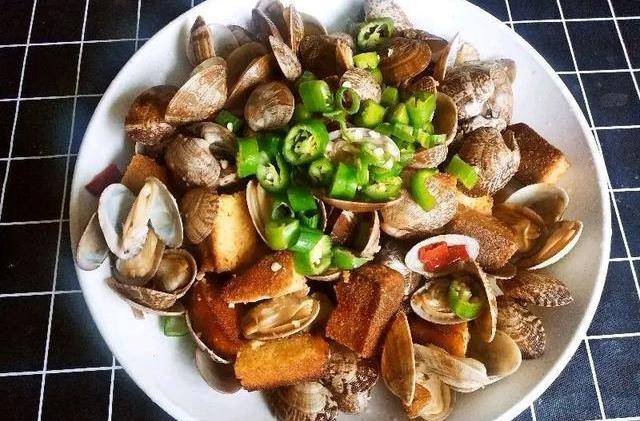 小苹果摘椒版:10道下酒菜，有荤有素简单易做，特别适合三伏天宴客或家人小聚