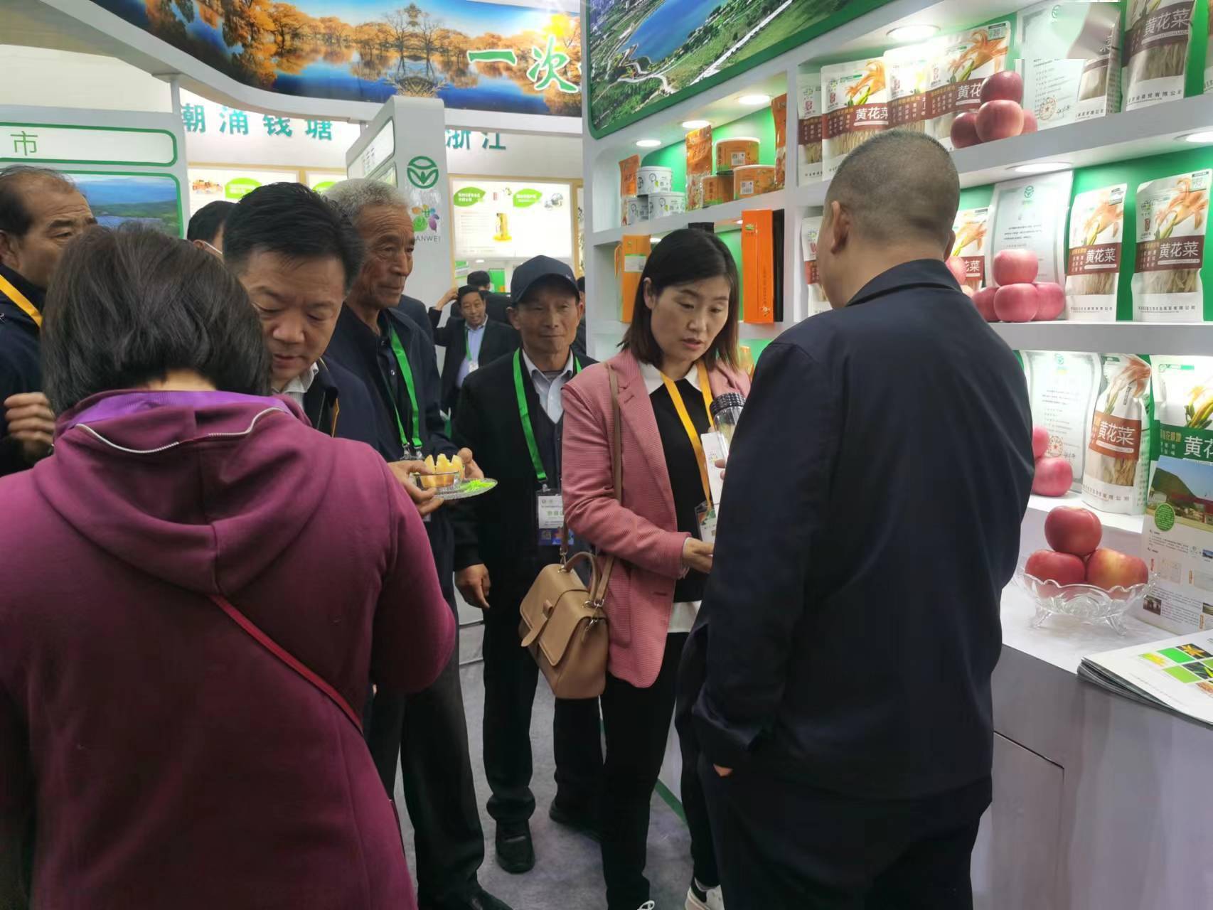 苹果版安徽和生活:环县苹果在第二十二届中国绿色食品博览会上再获金奖