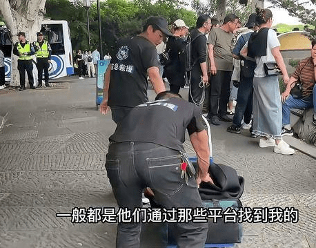 男子在西湖捞手机日入约一万:男子在西湖捞手机日入约一万，每单1500-2000元