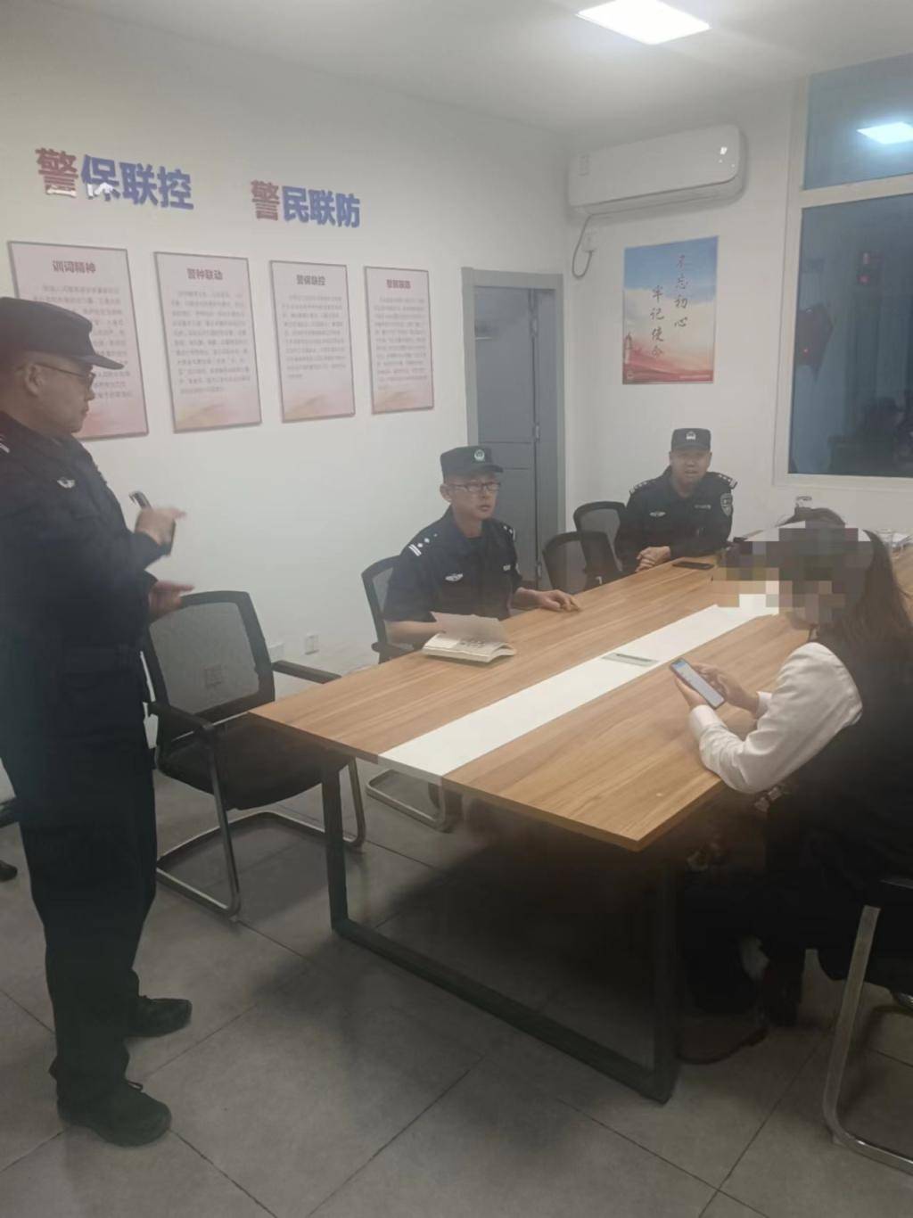 手机截图:警方要求视频办案，还得转账？银行一职员，险被骗169万元