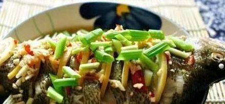 华为手机电脑:精选美食推荐：豆豉炖鸡翅根，椒盐排骨，香辣鸡爪鹌鹑蛋的做法